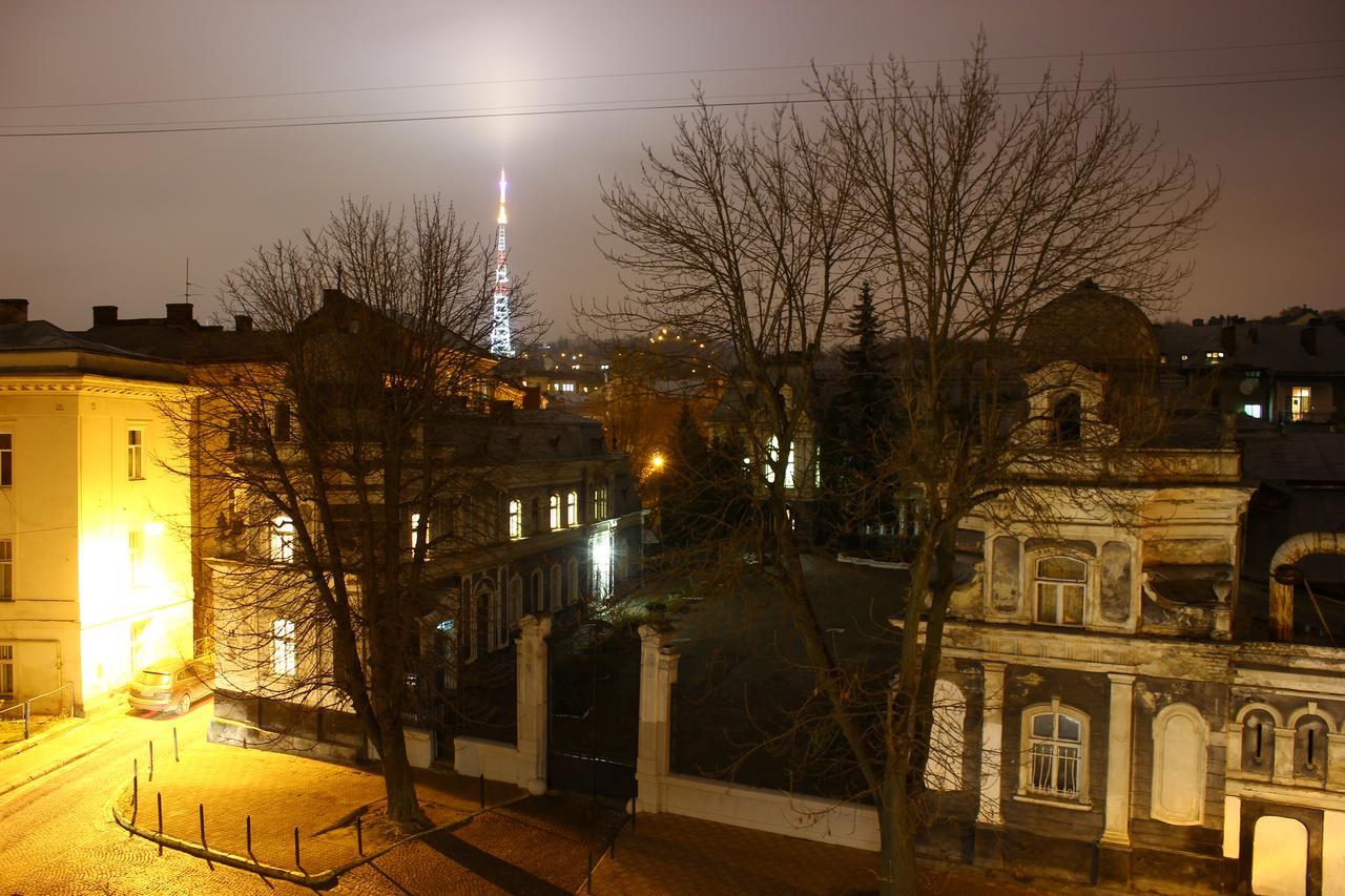 New York Hostel Lviv Exterior photo